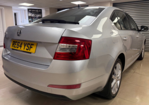 2014 Skoda Octavia 1.4 Tsi Elegance Hatchback 5dr Petrol DSG Euro 5 (s/s) (140 Ps) in Multicolour — image 4