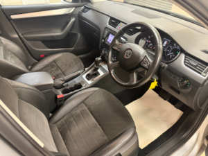 2014 Skoda Octavia 1.4 Tsi Elegance Hatchback 5dr Petrol DSG Euro 5 (s/s) (140 Ps) in Multicolour — image 5