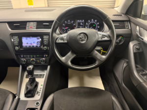 2014 Skoda Octavia 1.4 Tsi Elegance Hatchback 5dr Petrol DSG Euro 5 (s/s) (140 Ps) in Multicolour — image 6
