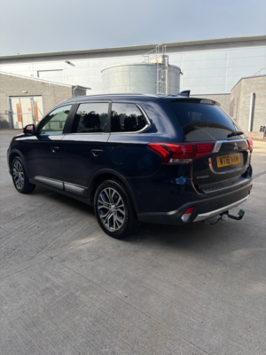 2018 Mitsubishi Outlander 2.2 Di-D 3 SUV 5dr Diesel Auto 4WD Euro 6 (147 Ps) in Blue — image 3