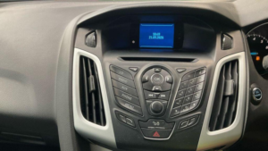 2012 Ford Focus 1.6t Ecoboost Zetec S Euro 5 (s/s) 5dr in Black — image 4