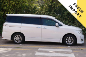 2012 Nissan Elgrand 2.5 Highway Star Urban Chrome 5dr 7 Seats in White — image 2