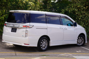 2012 Nissan Elgrand 2.5 Highway Star Urban Chrome 5dr 7 Seats in White — image 4