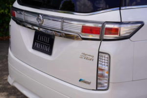 2012 Nissan Elgrand 2.5 Highway Star Urban Chrome 5dr 7 Seats in White — image 5
