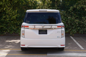 2012 Nissan Elgrand 2.5 Highway Star Urban Chrome 5dr 7 Seats in White — image 6