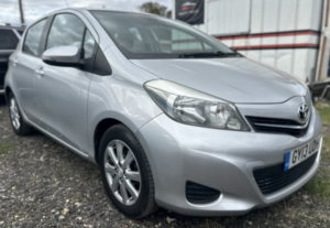 2013 Toyota Yaris 1.3 Dual Vvt-I Tr in Silver — image 2