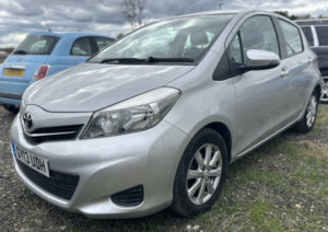 2013 Toyota Yaris 1.3 Dual Vvt-I Tr in Silver — image 4