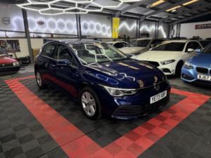 2023 Volkswagen Golf 1.5 Tsi Life in Blue — image 3