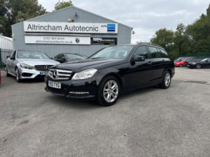 2013 Mercedes-Benz C Class 2.1 C220 Cdi Blueefficiency Executive Se G-Tronic+ Euro 5 (s/s) 5dr in Black — image 4