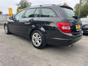 2013 Mercedes-Benz C Class 2.1 C220 Cdi Blueefficiency Executive Se G-Tronic+ Euro 5 (s/s) 5dr in Black — image 5