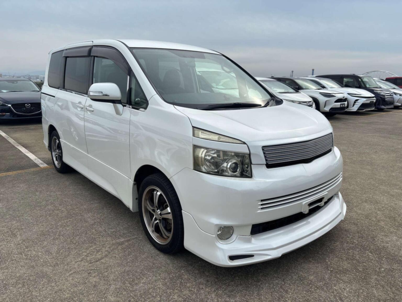 2008 Toyota Voxy 2.0 Z 5dr 8 Seats in White — image 1
