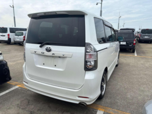 2008 Toyota Voxy 2.0 Z 5dr 8 Seats in White — image 3