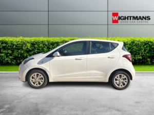 2018 Hyundai I10 1.2 I10 Se 1.2 A/t My17 in White — image 4