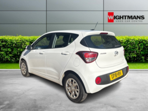 2018 Hyundai I10 1.2 I10 Se 1.2 A/t My17 in White — image 5