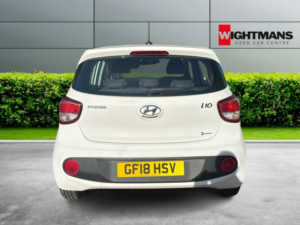 2018 Hyundai I10 1.2 I10 Se 1.2 A/t My17 in White — image 6