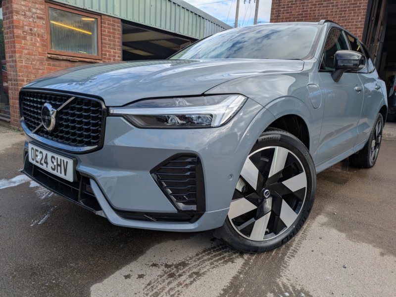 2024 Volvo Xc60 2.0 Plus Dark T6 AWD (350 Hp) in Grey — image 1