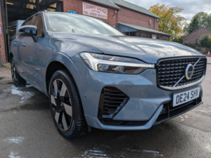 2024 Volvo Xc60 2.0 Plus Dark T6 AWD (350 Hp) in Grey — image 4