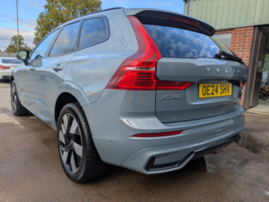 2024 Volvo Xc60 2.0 Plus Dark T6 AWD (350 Hp) in Grey — image 6
