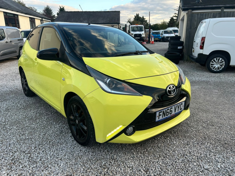 2016 Toyota Aygo 1.0 Vvt-I X-Cite 3 Yellow Bi-Tone in Yellow — image 1