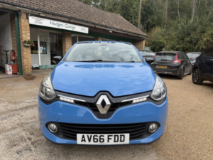2016 Renault Clio 1.2 Dynamique Nav Low Mileage Full Service History Apple Car Play Reversing Camera in Blue — image 5