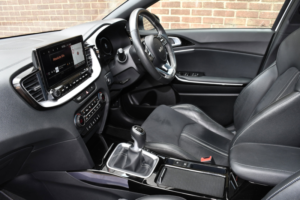 2023 Kia Xceed 1.5 T-Gdi Gt-Line S SUV 5dr Petrol Manual Euro 6 (s/s) (158 Bhp) in White — image 4