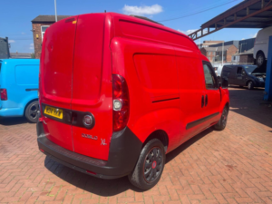 2014 Fiat Doblo 1.6 Jtd Multijet 16v L1 H1 4dr in Red — image 3