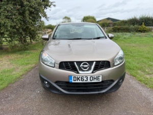 2013 Nissan Qashqai 1.5 Dci Acenta 2WD Euro 5 5dr in Beige — image 2