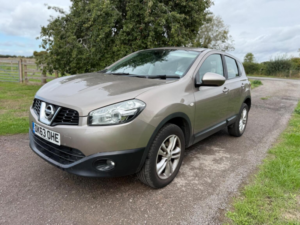 2013 Nissan Qashqai 1.5 Dci Acenta 2WD Euro 5 5dr in Beige — image 6