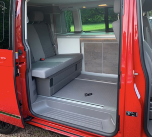 2022 Volkswagen California 2.0 Tdi Ocean in Red — image 5
