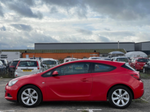 2013 Vauxhall Astra 1.4t Sport Euro 5 (s/s) 3dr in Red — image 5