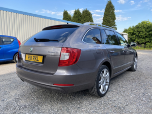 2011 Skoda Superb 2.0 Tdi Elegance DSG Euro 5 5dr in Purple — image 2