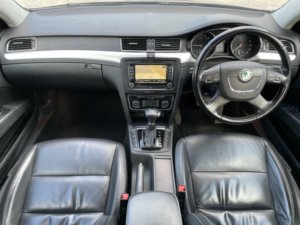 2011 Skoda Superb 2.0 Tdi Elegance DSG Euro 5 5dr in Purple — image 3