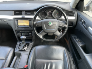 2011 Skoda Superb 2.0 Tdi Elegance DSG Euro 5 5dr in Purple — image 6