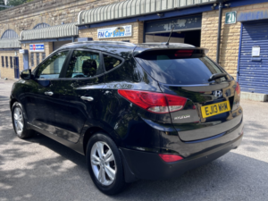 2013 Hyundai Ix35 1.7 Crdi Premium SUV 5dr Diesel Manual Euro 5 (s/s) (115 Ps) in Black — image 4