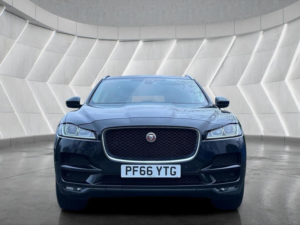 2017 Jaguar F-Pace 2.0 D180 Prestige Auto AWD Euro 6 (s/s) 5dr in Black — image 3
