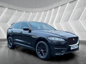 2017 Jaguar F-Pace 2.0 D180 Prestige Auto AWD Euro 6 (s/s) 5dr in Black — image 5