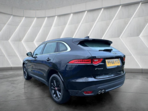 2017 Jaguar F-Pace 2.0 D180 Prestige Auto AWD Euro 6 (s/s) 5dr in Black — image 6