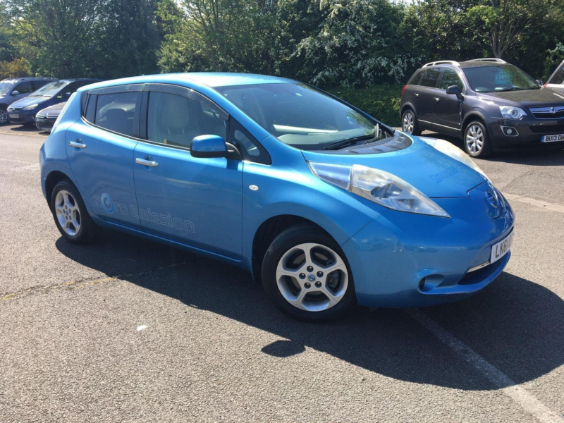 2011 Nissan Leaf 24kwh Hatchback 5dr Electric Auto in Blue — image 1