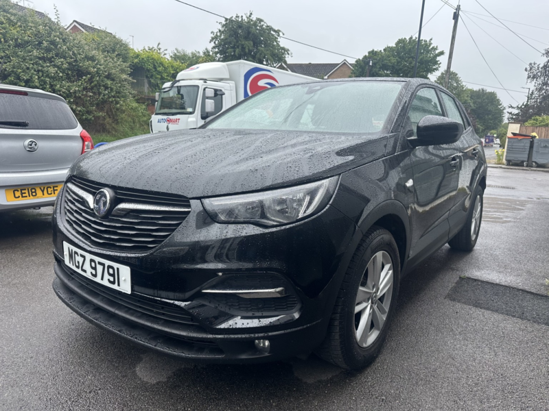 2019 Vauxhall Grandland X 1.5 Turbo D Blueinjection Se in Black — image 1