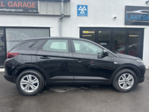 2019 Vauxhall Grandland X 1.5 Turbo D Blueinjection Se in Black — image 2