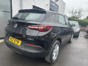 2019 Vauxhall Grandland X 1.5 Turbo D Blueinjection Se in Black — image 4