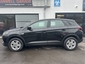 2019 Vauxhall Grandland X 1.5 Turbo D Blueinjection Se in Black — image 5