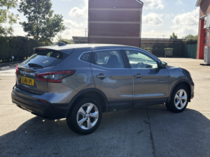 2018 Nissan Qashqai 1.5 Dci Acenta Premium in Grey — image 3