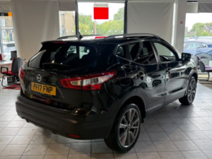 2017 Nissan Qashqai 1.6 Dci Tekna in Black — image 5