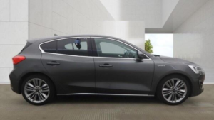 2019 Ford Focus 1.0t Ecoboost Vignale Euro 6 (s/s) 5dr in Grey — image 2