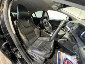 2013 Volvo S60 1.6 T4 R-Design Lux Nav Powershift Euro 5 4dr in Black — image 3