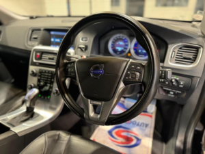 2013 Volvo S60 1.6 T4 R-Design Lux Nav Powershift Euro 5 4dr in Black — image 4