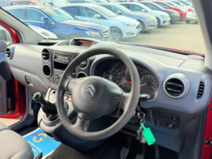 2015 Citroen Berlingo 1.6 Hdi 625 Lx L1 5dr in Red — image 3