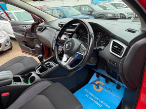 2019 Nissan Qashqai 1.5 Dci N-Connecta Euro 6 (s/s) 5dr in Red — image 3