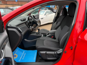 2019 Nissan Qashqai 1.5 Dci N-Connecta Euro 6 (s/s) 5dr in Red — image 4